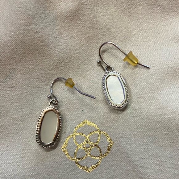 Elle’s - Picture 2 of 2